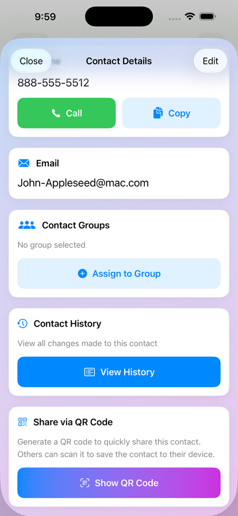 Oberfläche, die Kontaktdetails mit Optionen zum Anrufen, E-Mailen, Verwalten von Gruppen, Anzeigen des Verlaufs und Teilen per QR-Code zeigt.