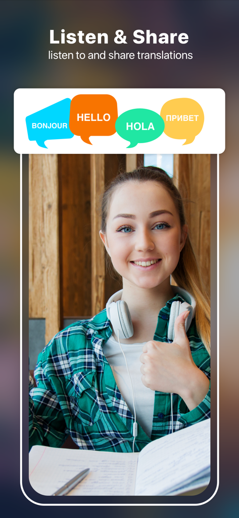 異なる言語で吹き出しを表示し、翻訳を聞いたり共有したりするために写真＆カメラ翻訳アプリを使用している若い女性
