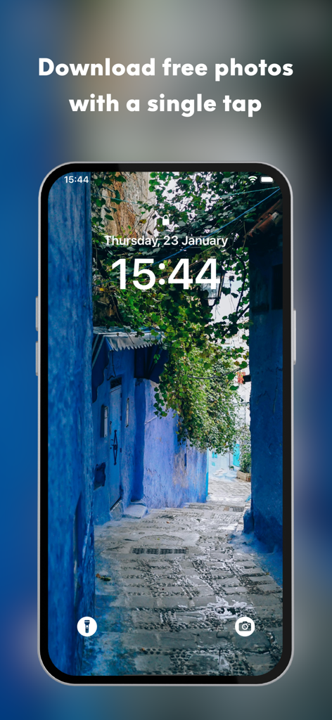 Pantalla de bloqueo de iPhone que muestra un fondo de pantalla de escena callejera azul de alta resolución de la aplicación iScreen