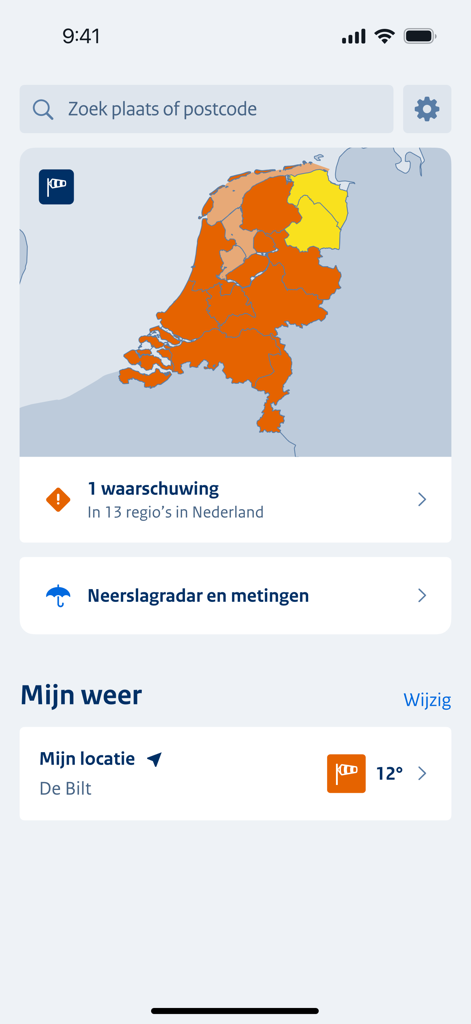 Interface of the KNMI Weer app showing a weather map of the Netherlands with regional alerts and current temperature details for De Bilt.