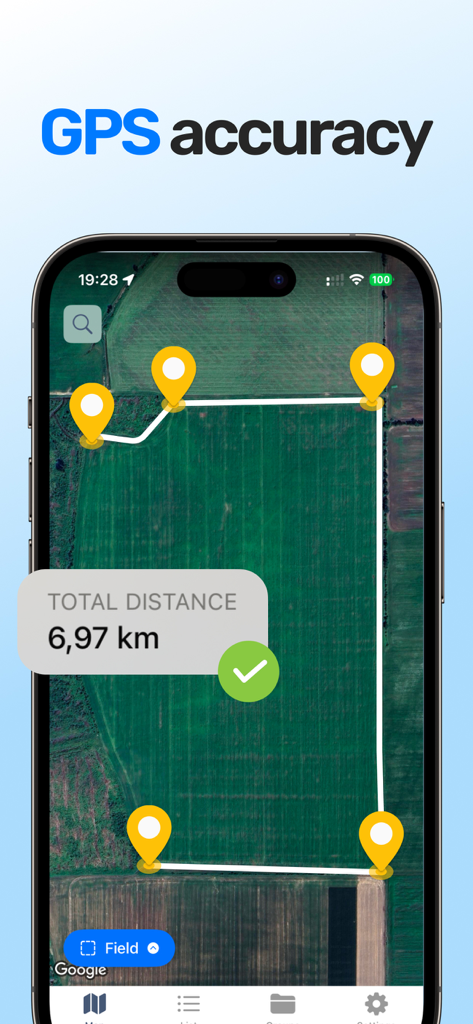 Land Field Area Measure GPS - Un smartphone que muestra la aplicación LandLens midiendo la distancia del campo usando marcadores GPS en un mapa satelital.
