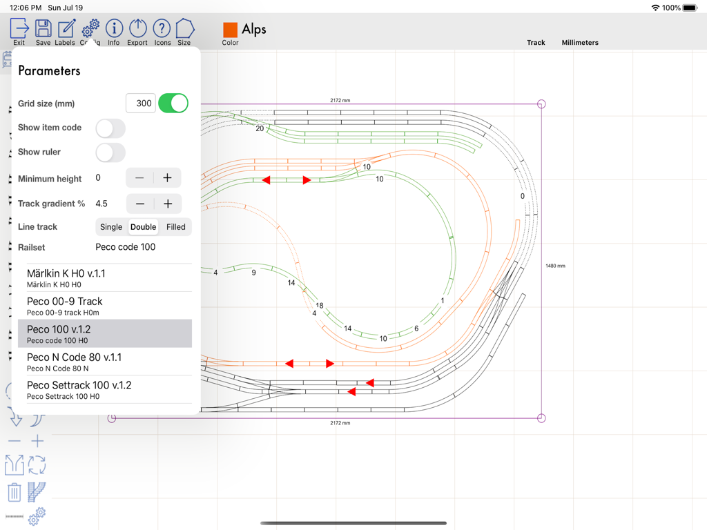 TrainDesign - Interface of the TrainDesign app on iPad showing a model railroad track layout and the parameters menu for design adjustments