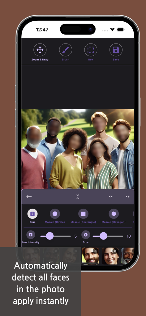 Blur & Mosaic - Auto Face blur - Écran de smartphone montrant la fonction de floutage automatique des visages détectant et floutant plusieurs visages dans une photo de groupe.