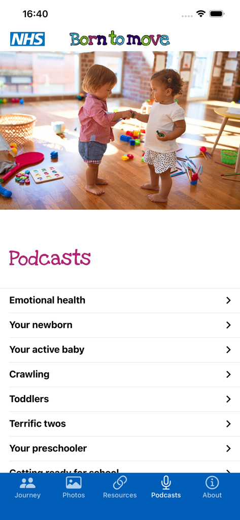 Écran de l'application Born to move affichant une liste de catégories de podcasts pour les étapes clés du développement de l'enfant, du nouveau-né à la maternelle.