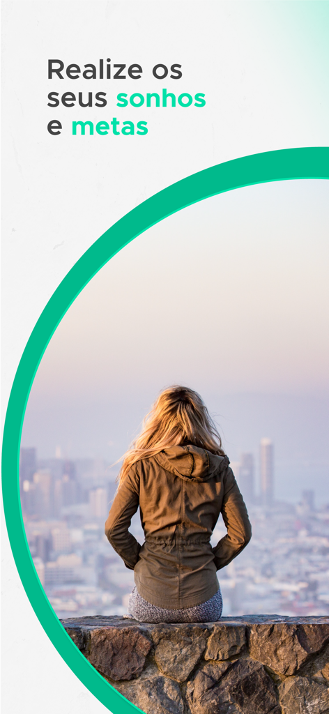 Mujer mirando el horizonte de una ciudad con el texto Realize os seus sonhos e metas