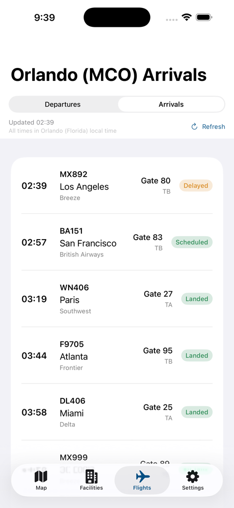 Orlando MCO Airport - A tela de chegadas do aplicativo do Aeroporto de Orlando MCO exibindo uma lista de voos com horários de chegada, números de portão e status atual.