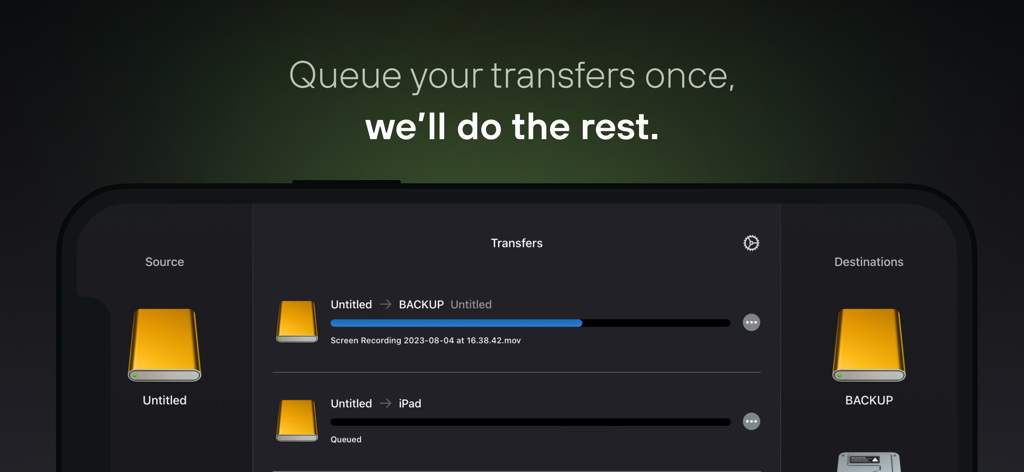 OffShoot Solo - Interface de l'application OffShoot Solo montrant une file d'attente de transfert de fichiers avec des barres de progression et des icônes de lecteur externe.