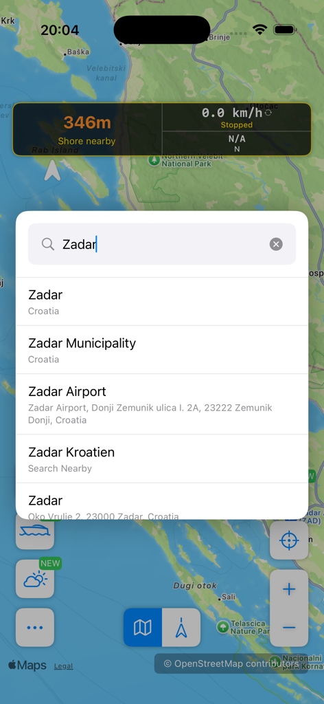 Interface do aplicativo Sailor Croácia mostrando uma barra de pesquisa com resultados de localização para Zadar sobre um mapa de navegação costeira