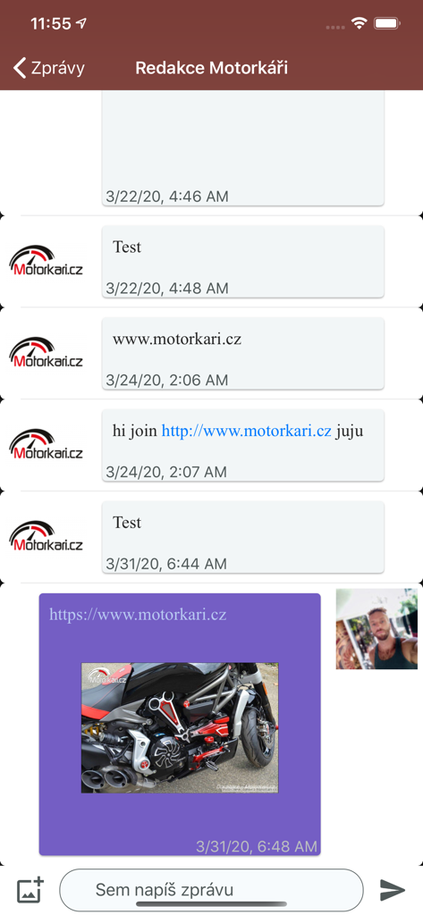 Motorkari.cz - In-app messaging screen showing a chat conversation with links and a motorcycle photo