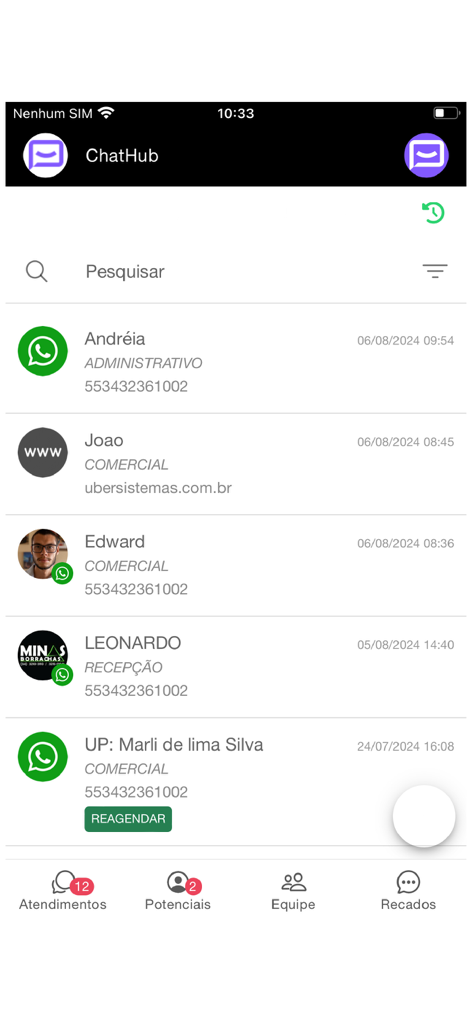 ChatHubモバイルアプリのインターフェース。WhatsAppおよびWebチャネルからのビジネスメッセージの統合受信トレイを表示