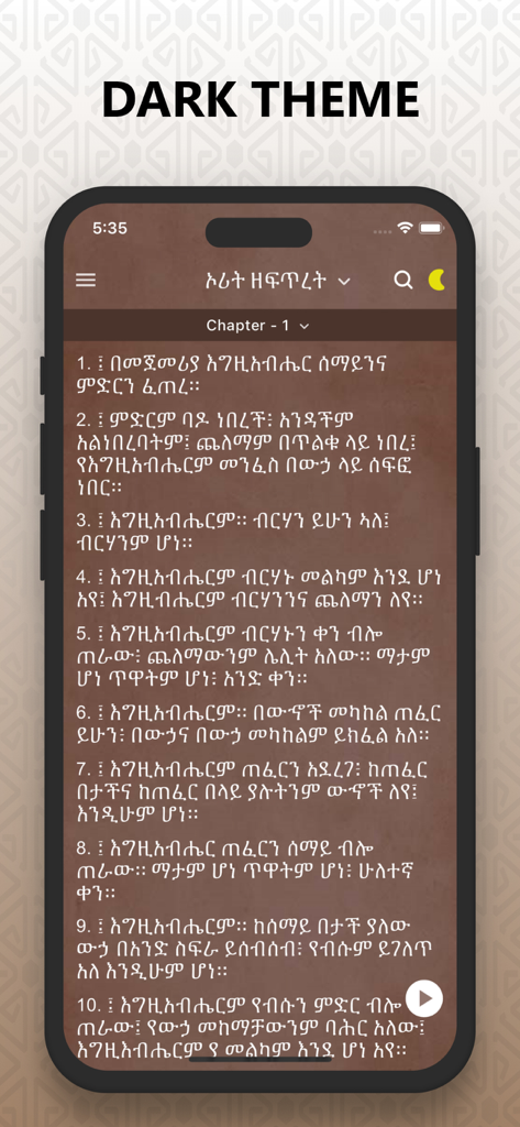 The Holy Bible in Amharic - Ein Smartphone, das die amharische Heilige Bibel-App im Dunkelmodus anzeigt.