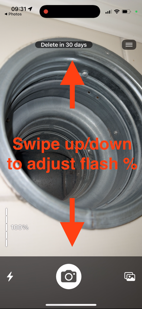 Interface de l'application Work Cam montrant le contrôle du pourcentage de flash et la fonction de suppression automatique de 30 jours