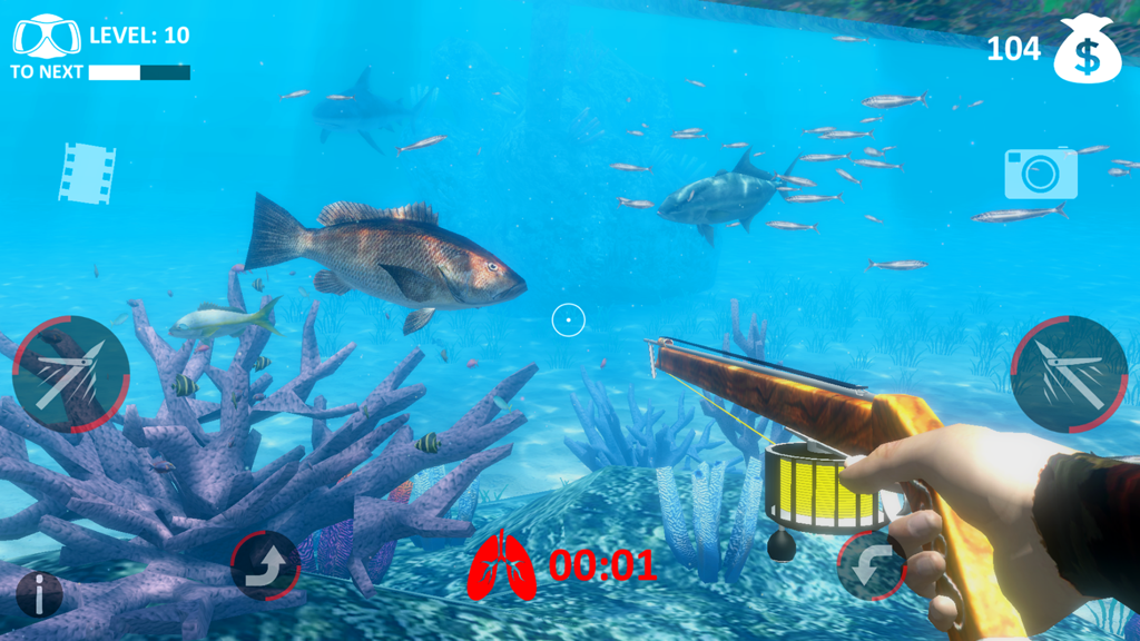Vista en primera persona de pesca submarina bajo el agua con un arpón y un arrecife de coral