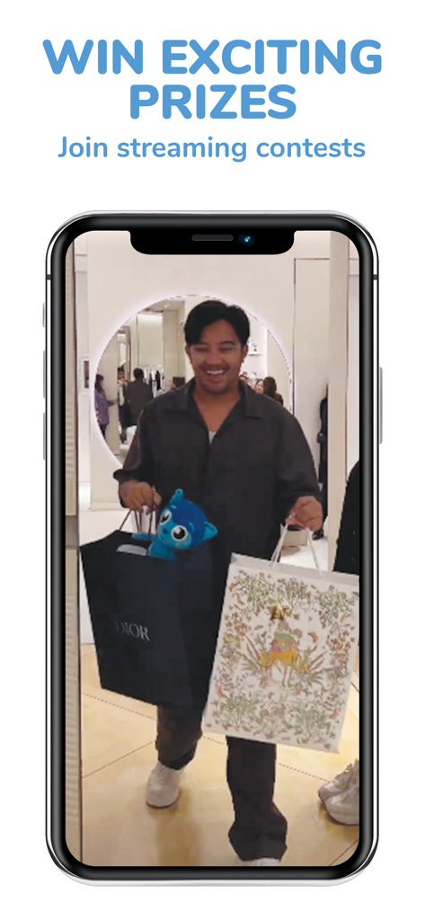 kumu - Livestream Community - Um homem segurando sacolas de compras e um prêmio de pelúcia no aplicativo Kumu com texto sobre a participação em concursos de transmissão