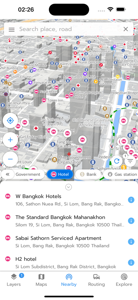 Longdo Map - Tela do aplicativo Longdo Map exibindo uma lista de hotéis próximos em Bangkok com uma visualização detalhada do mapa.