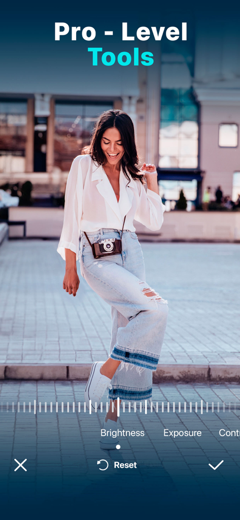 App Presets for Lightroom - Mobile App-Oberfläche, die professionelle Fotobearbeitungswerkzeuge wie Helligkeits- und Belichtungsschieberegler zeigt