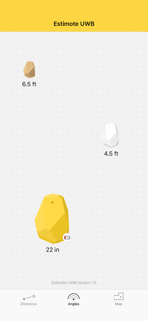 Interface do aplicativo Estimote UWB mostrando três beacons com suas distâncias e posicionamento espacial