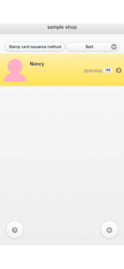 Staca - Vista del comerciante del perfil de una cliente llamada Nancy en la aplicación de fidelidad digital Staca que muestra su historial de tarjetas de sellos y puntos