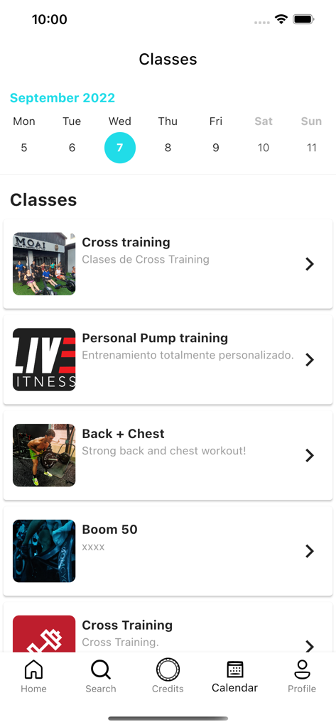 Pantalla de la app Fitpass DO mostrando un calendario semanal y una lista de clases de fitness para reservar.