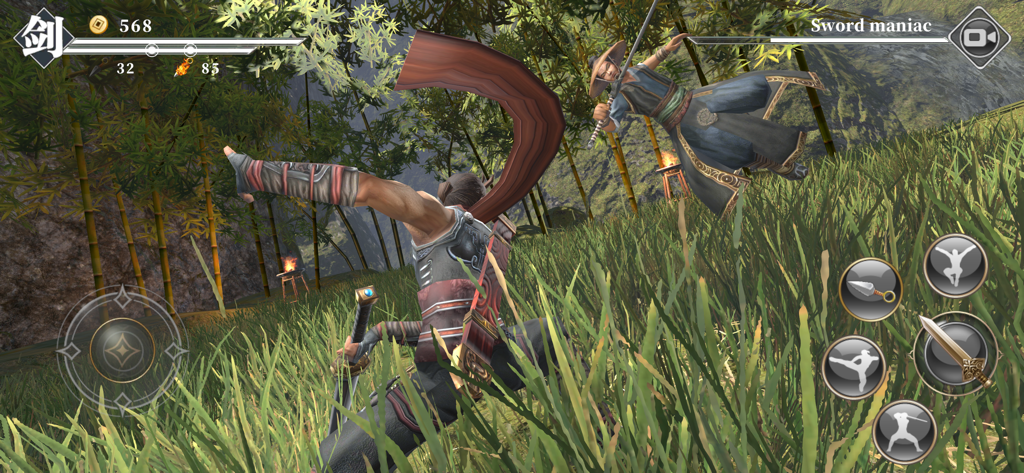 Jugabilidad de combate en tercera persona en Nine Night mostrando una pelea de espadas contra un enemigo que salta en un bosque de bambú.