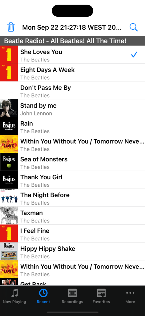 ooTunes Radio: Record & Alarm - The Beatles 라디오 방송국의 최근 재생된 노래 목록을 보여주는 ooTunes Radio 앱 인터페이스
