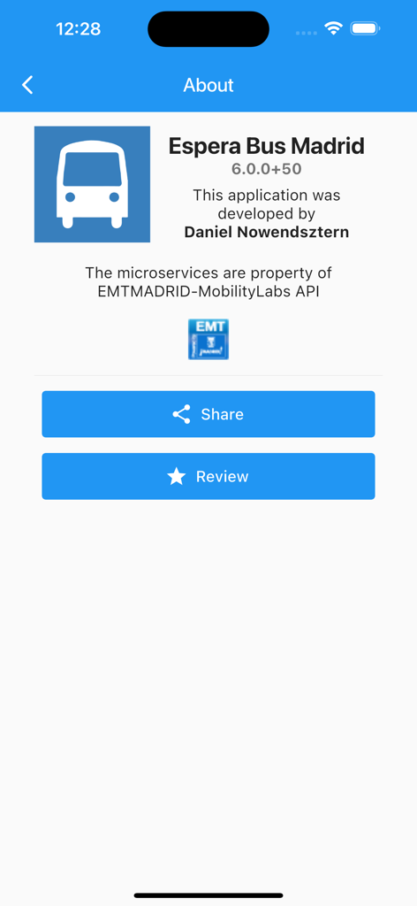 La pantalla Acerca de de la aplicación móvil Espera Bus Madrid mostrando créditos del desarrollador y botones para compartir.