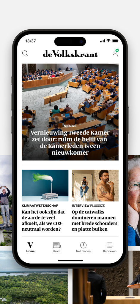 Interface de l'application d'actualités de Volkskrant sur un iPhone affichant des articles d'actualités néerlandais et un menu de navigation.