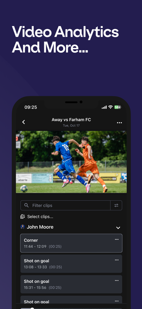 360Player - Un smartphone montrant l'interface de l'application 360Player avec l'analyse vidéo de football et les faits saillants du match tagués.