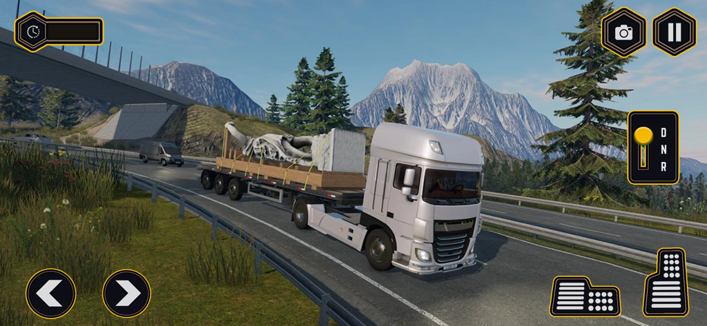 Off Road Drive Truck Simulator - Un camión semirremolque blanco transportando una gran estatua a través de un paso de montaña