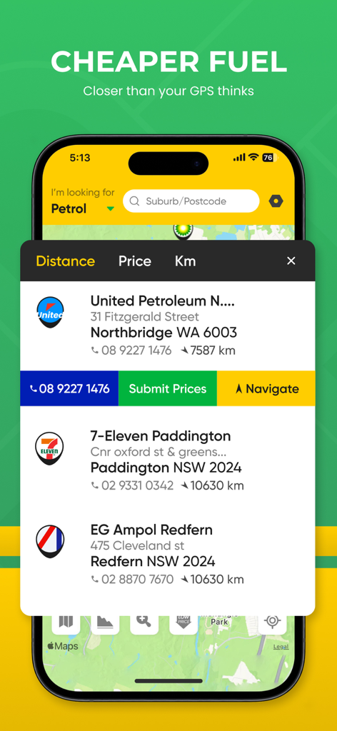 Interfaz de la aplicación Fuel Watch que muestra una lista de gasolineras cercanas en Australia con detalles de ubicación y precios de combustible