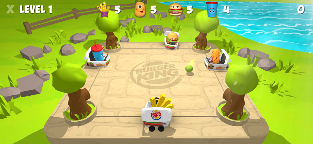 Personajes de comida animados jugando a un minijuego en un parque de la aplicación Burger King Jr Club.