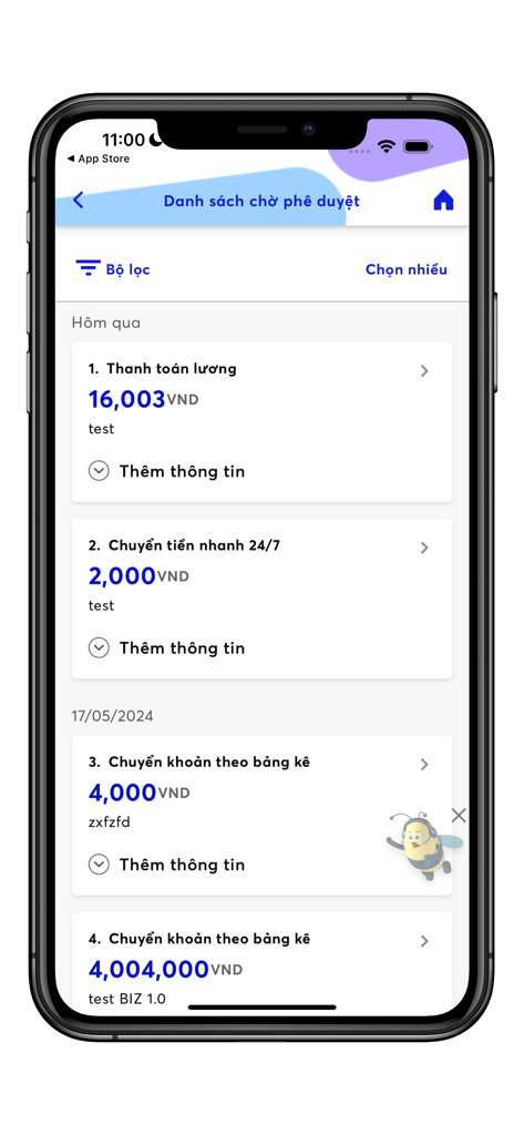 Un elenco di transazioni aziendali in sospeso e pagamenti di stipendi in attesa di approvazione nell'app BIZ MBBANK