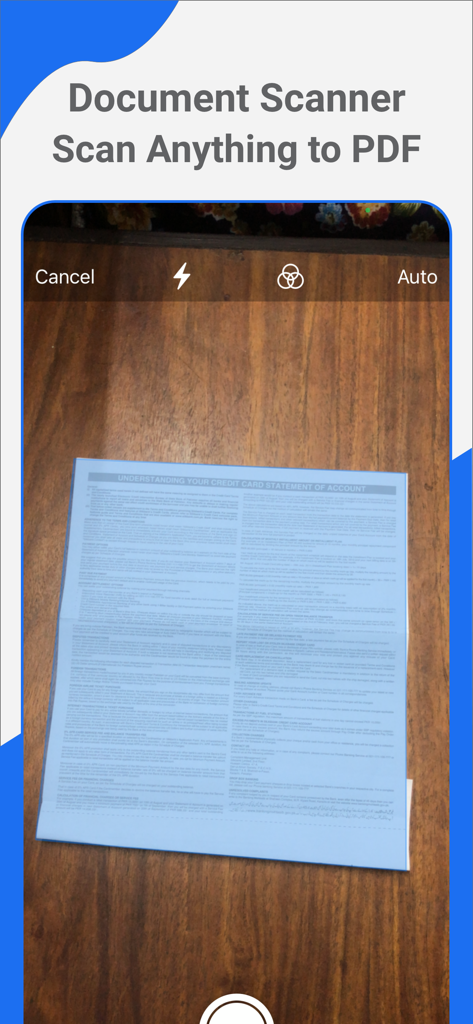 PDF Scanner App- Scan Document - Interfaz de la aplicación móvil mostrando la cámara escaneando un documento sobre una superficie de madera para convertirlo a PDF