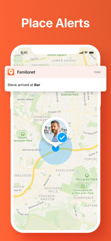 Familo App-Oberfläche mit einer Benachrichtigung über die Ankunft eines Familienmitglieds auf einer Karte