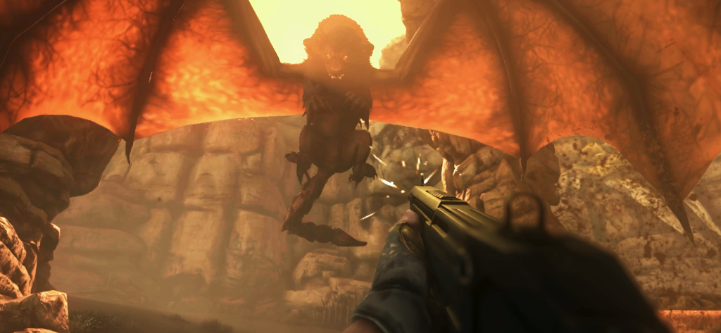 Perspectiva em primeira pessoa de um jogador mirando uma arma em um chefe manticore voador gigante em um cânion deserto