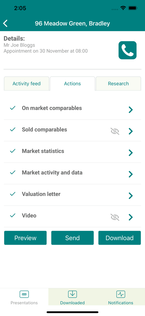 Acaboom - Mobile Ansicht der Acaboom-App, die eine Liste von Immobilienaktionen anzeigt, einschließlich Marktvergleichen, Statistiken und Bewertungsschreiben für Immobilienmakler.