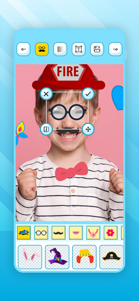 Face Effects Camera - Stickers - La foto de un niño siendo editada con varios stickers digitales, incluyendo un sombrero de bombero, gafas y un bigote.