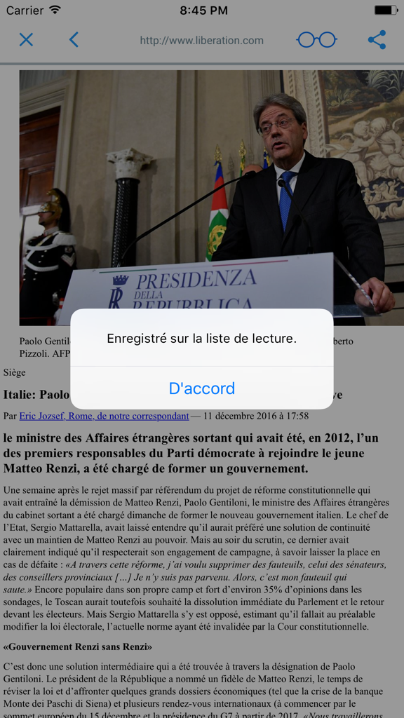 ニュース記事が読書リストに保存されたことを示すJournaux et Magazinesアプリの確認メッセージ