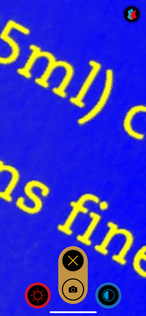 visor - magnifier - Magnified yellow text on a blue background using high-contrast mode with large interface buttons