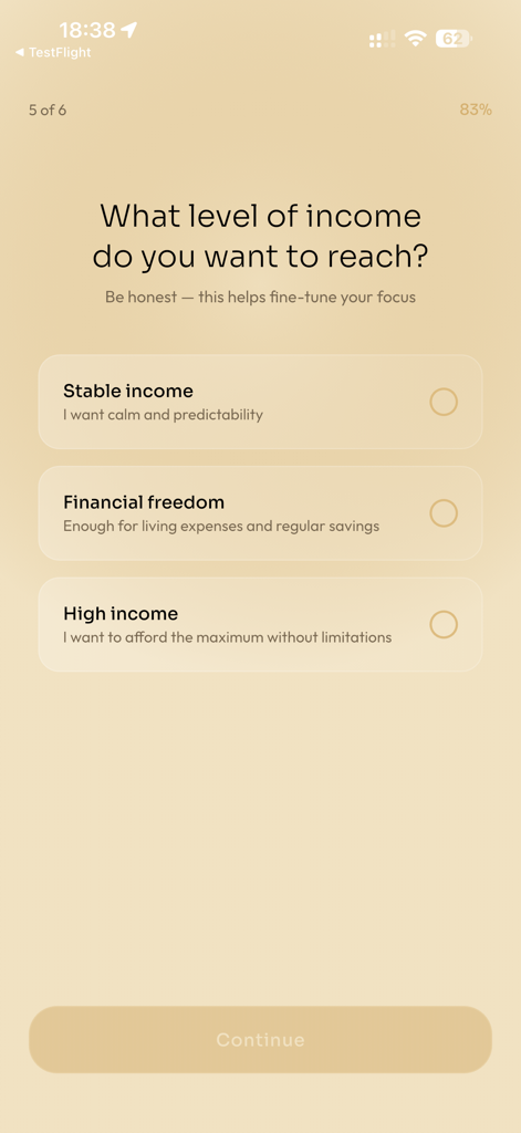 Wealth Aura - Pantalla de incorporación de Wealth Aura preguntando a los usuarios qué nivel de ingresos quieren alcanzar con opciones de ingresos estables, libertad financiera e ingresos altos.