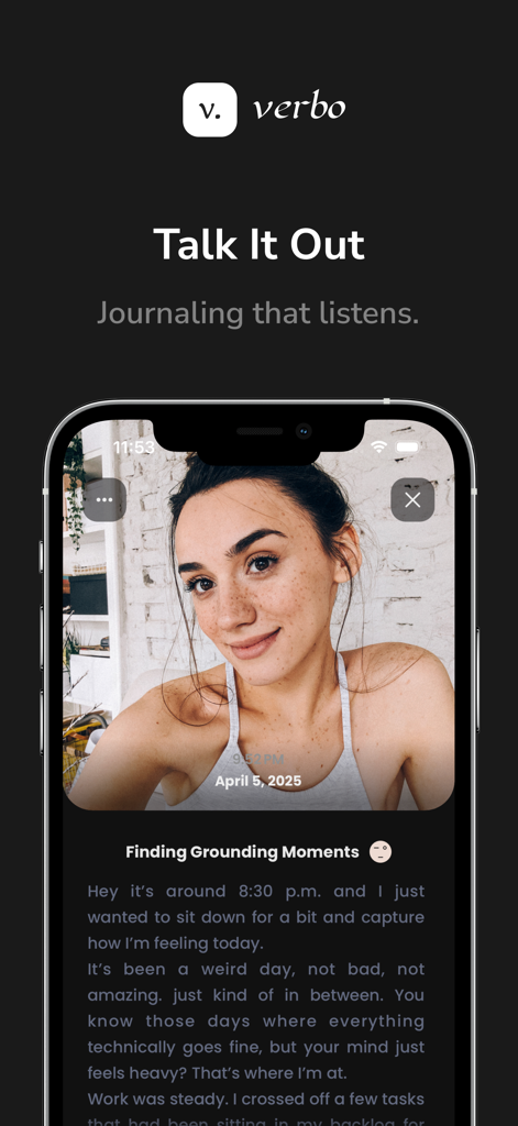 Verbo: Video Journal & Diary - 여성가 녹화 중인 Verbo 앱 인터페이스와 아래 자동 텍스트 스크립트를 보여주는 스마트폰 화면