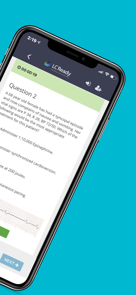 Una pregunta de práctica de escenario clínico de la aplicación ACLS Review que muestra una tira de ritmo cardíaco.