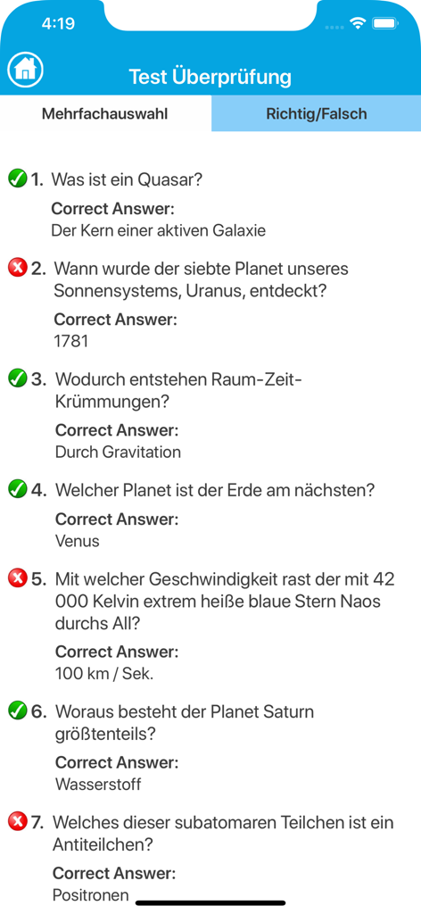 Die Astronomie Quiz - Mobile App-Bildschirm, der eine Überprüfung von Astronomie-Quizfragen anzeigt, wobei richtige und falsche Antworten durch Symbole gekennzeichnet sind