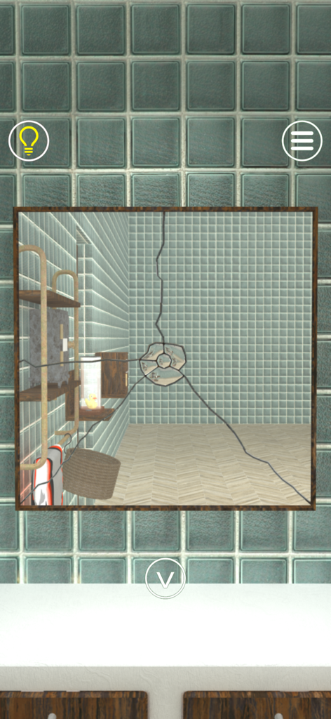Specchio rotto che riflette una scena del bagno in Room Escape Game EXiTS