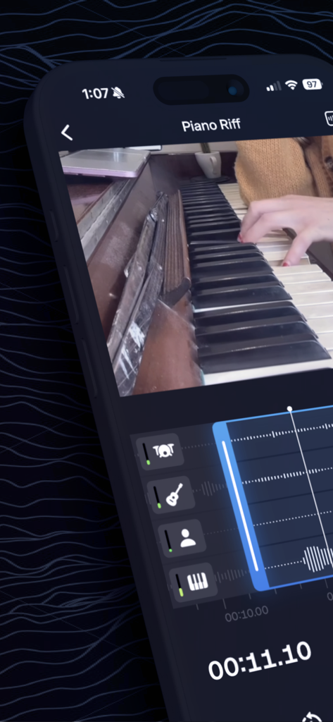 Interfaz de la aplicación BlueNote que muestra un video de piano con controles de IA para aislar pistas de batería, guitarra, voz y piano