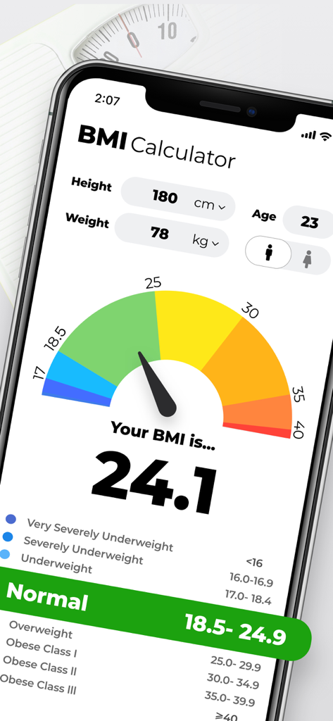 Una pantalla de aplicación móvil para una calculadora de IMC que muestra una puntuación de salud normal de 24.1 con un medidor codificado por colores