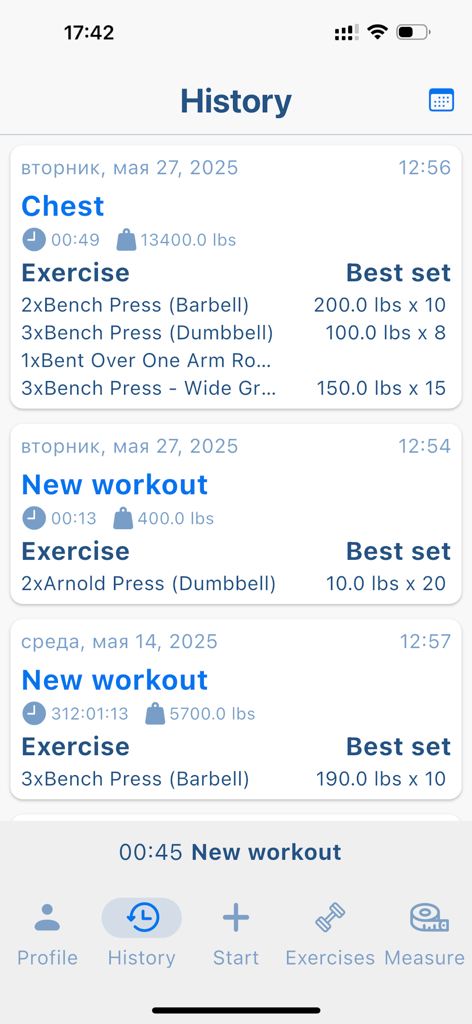 Smart Gym Workout Tracker - Interface do aplicativo Smart Gym Workout Tracker mostrando um histórico de treinos de peito e ombro concluídos com pesos e repetições