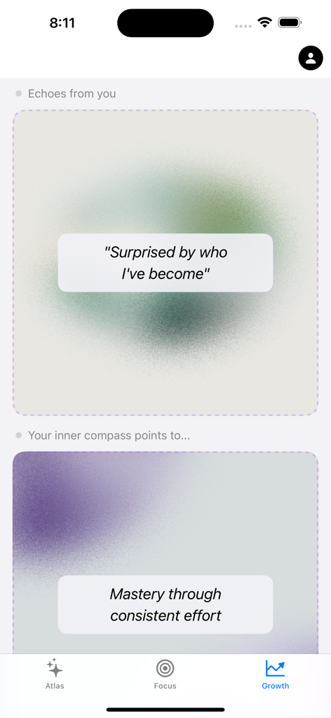 Atlas AI Coach - Pestaña de crecimiento de Atlas AI Coach que muestra citas de reflexión personal e ideas de brújula interior sobre fondos de colores abstractos