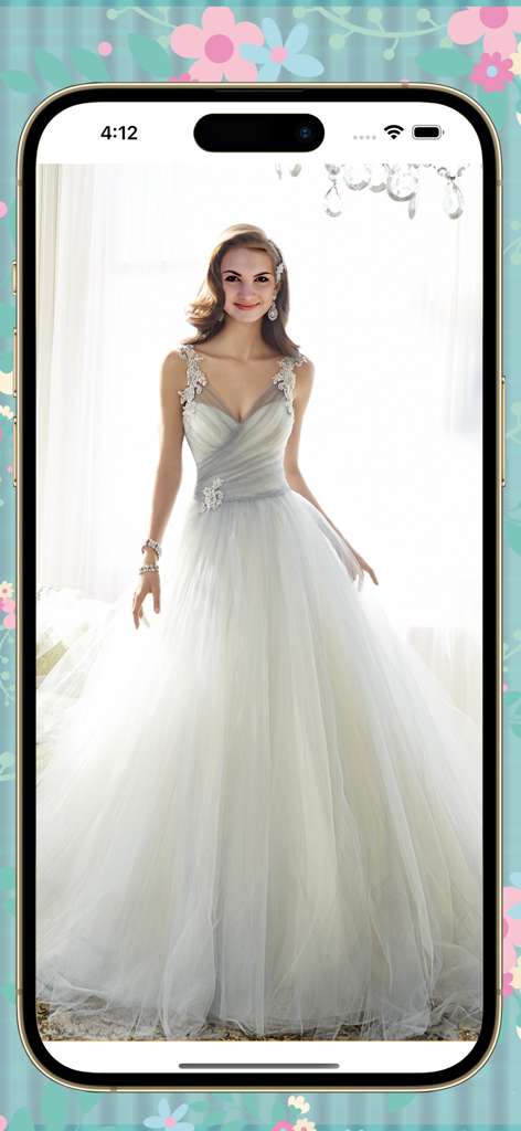 Una mujer usando la aplicación Vestido de Novia Fotomontaje para visualizarse con un vestido de novia de encaje blanco.