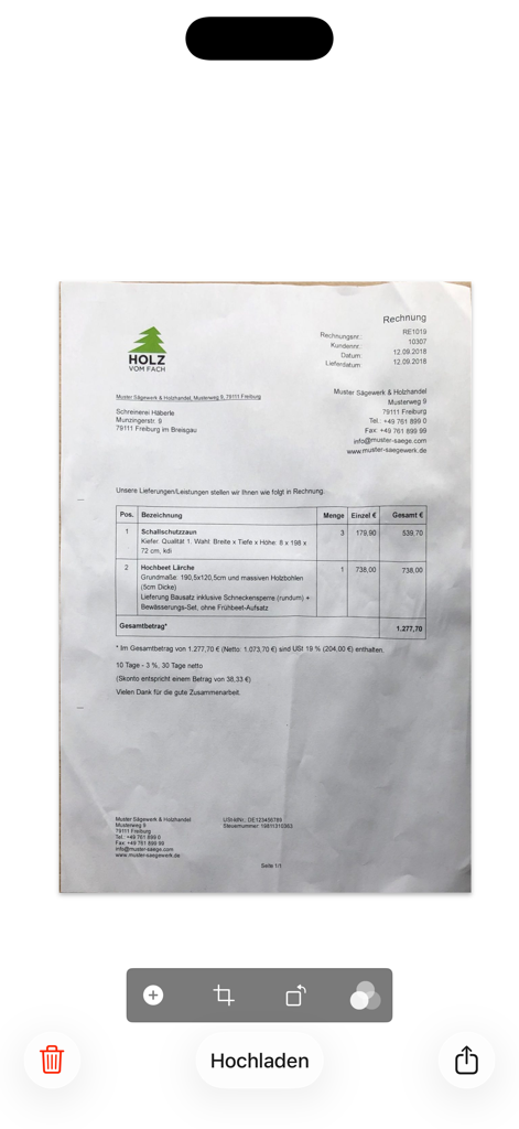 Lexware Scan - Interfaz de una aplicación móvil mostrando una factura comercial escaneada con opciones para recortar, rotar y subir el documento